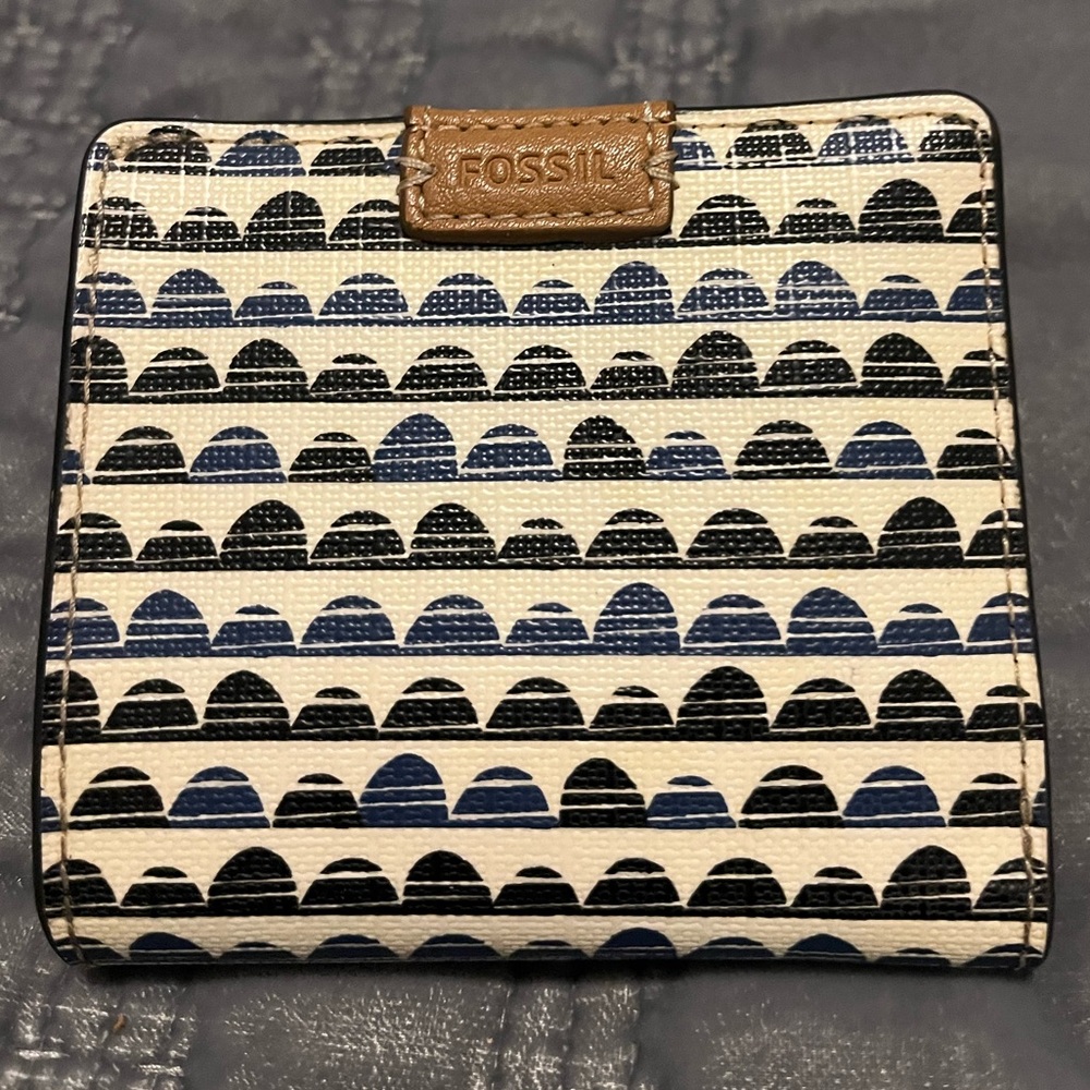 Fossil Small Wallet with blue and white design